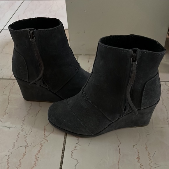 TOMS Suede Wedge Booties Size 6 - Picture 3 of 6
